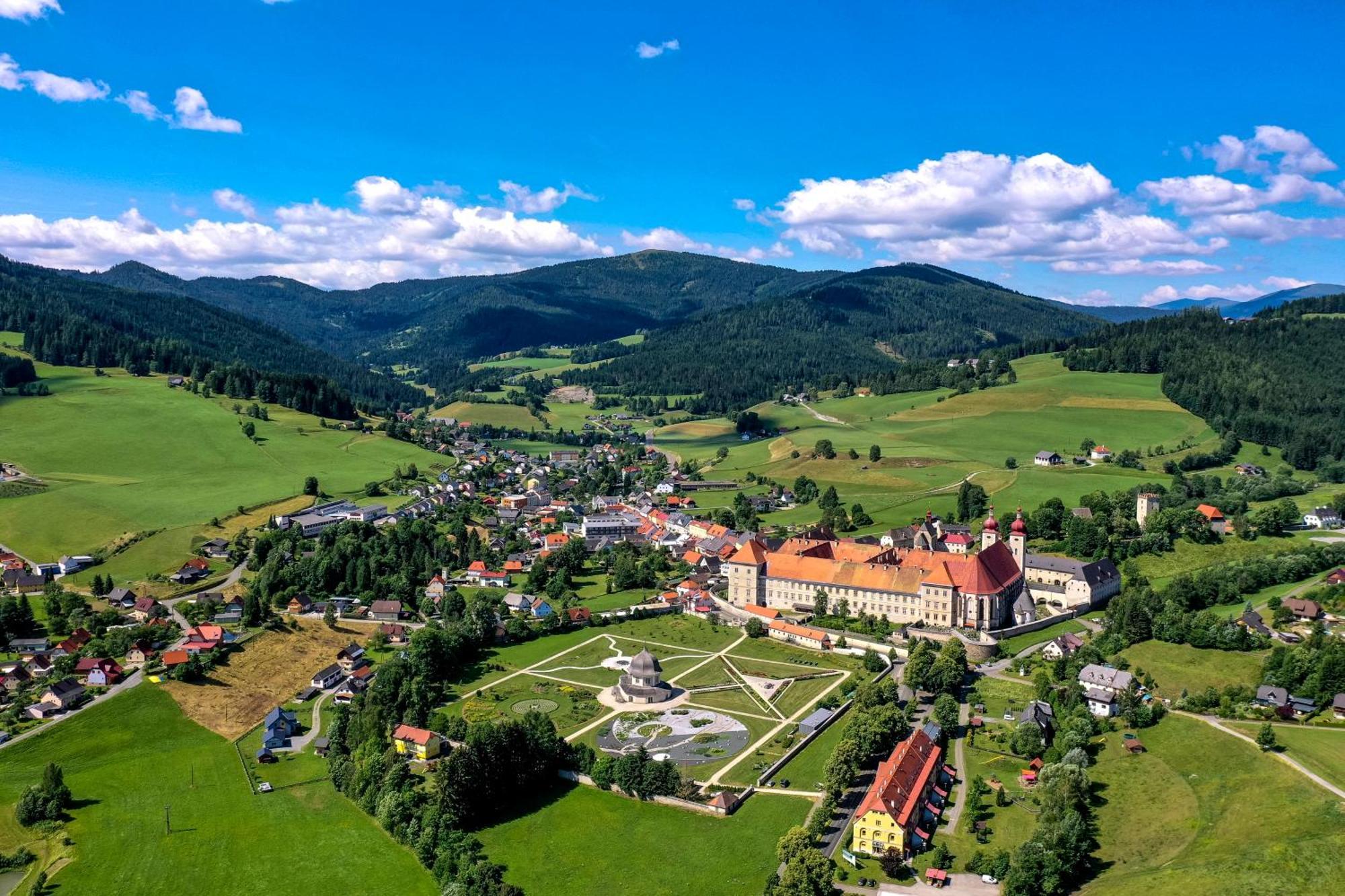 Naturpark Chalets Lambrecht By Alps Resorts 상트램브레흐트 외부 사진